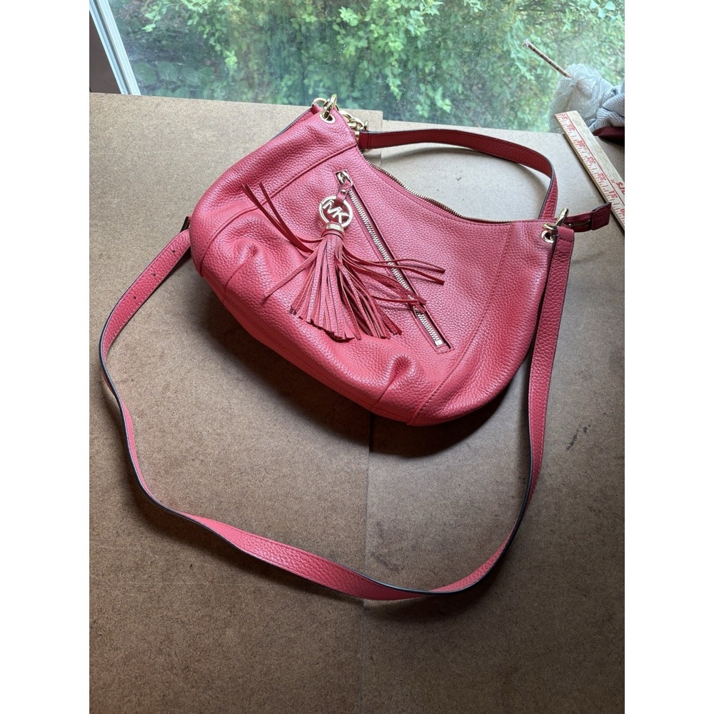 Michael Kors Pink Leather Hobo Shoulder Bag Tassel Charm Gold Tone Zip Pocket - Picture 2 of 9